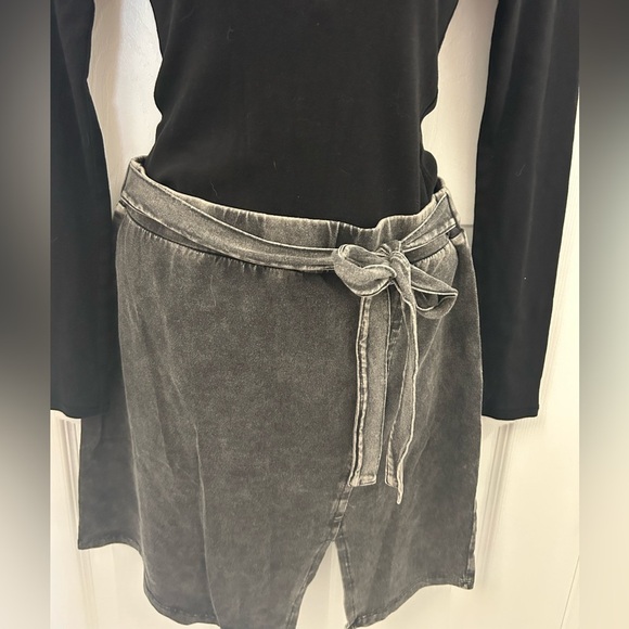 H&M Faux Grey/Black Denim Mini Skirt with Slit AND Long Sleeve Black Top, Sz s - Picture 4 of 12